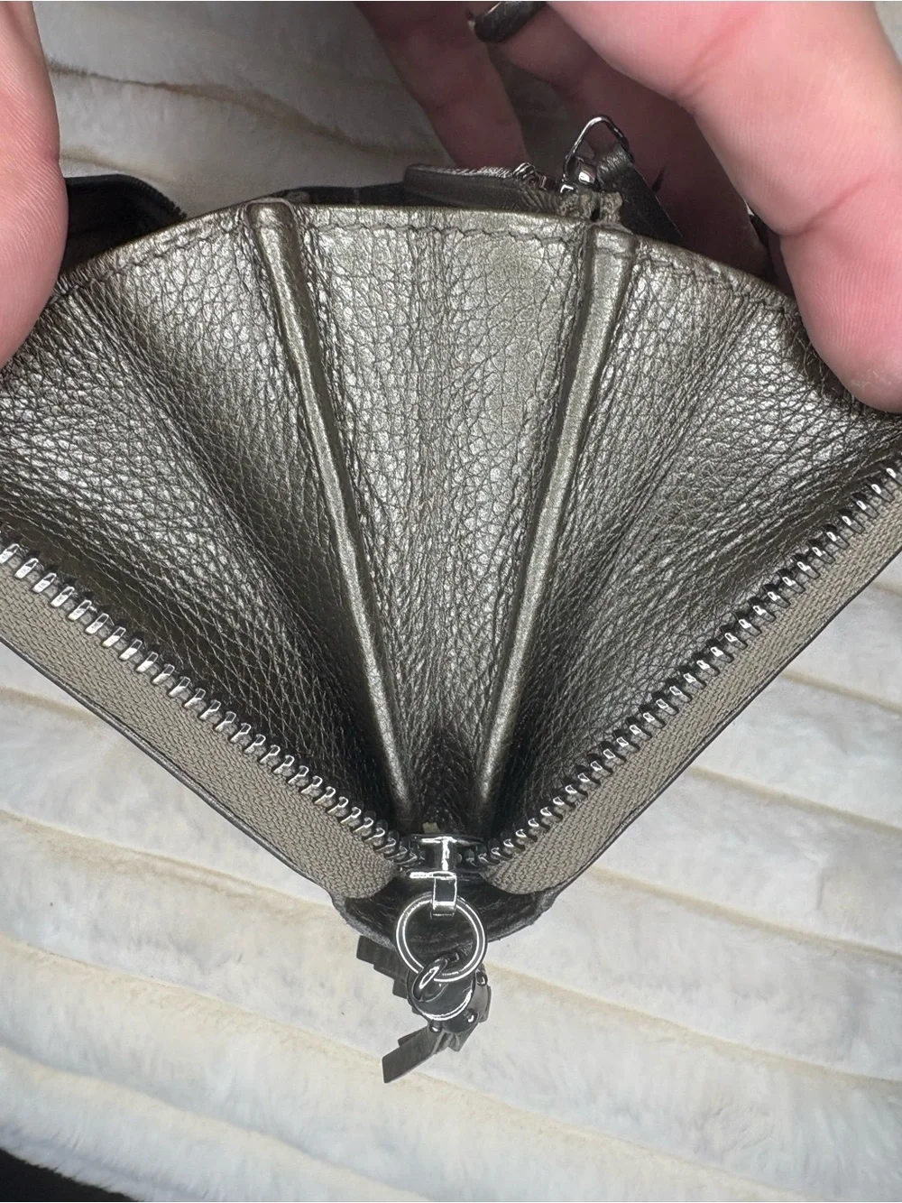 Authentic Gucci Soho Metallic Gunmetal Zip Around Wallet GG Tassel Full Set - Picture 15 of 15